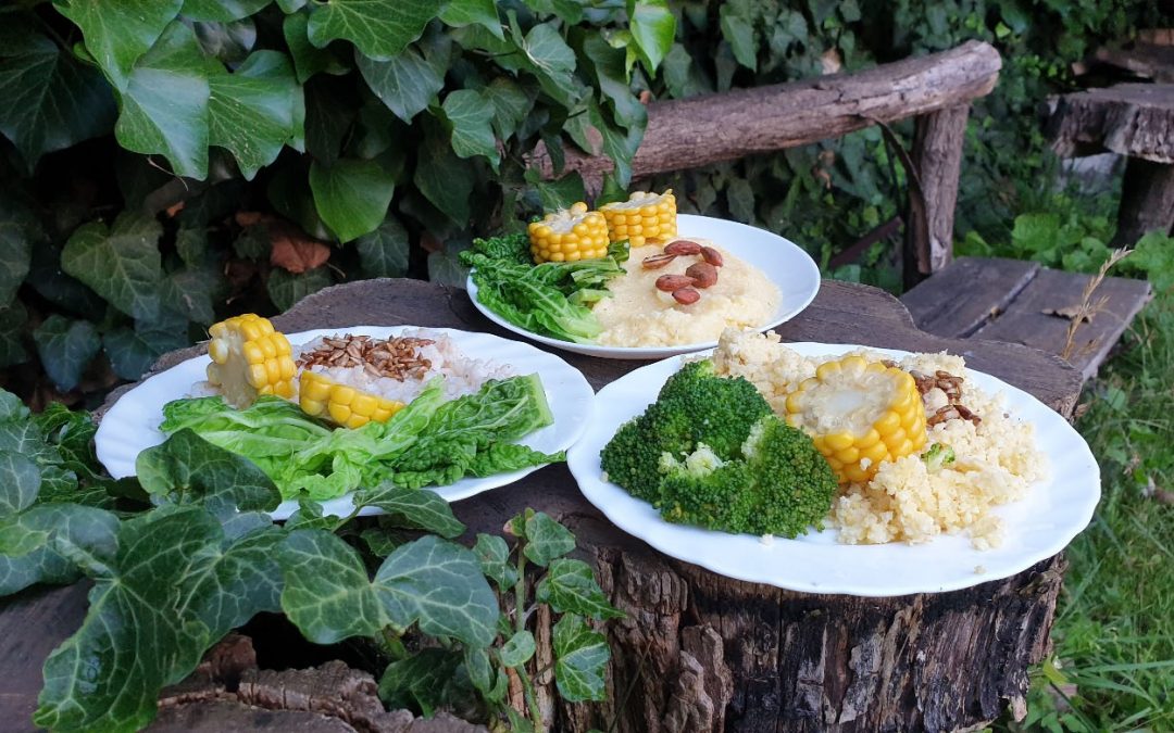 Reggeli kása ételek, blansírozott zöldséggel, pirított olajos magvakkal