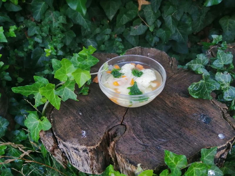 Barnarizs kása, pirított napraforgómag és sós karfiolos leves