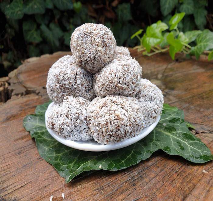 Karobos hajdina golyó kókuszreszelékben