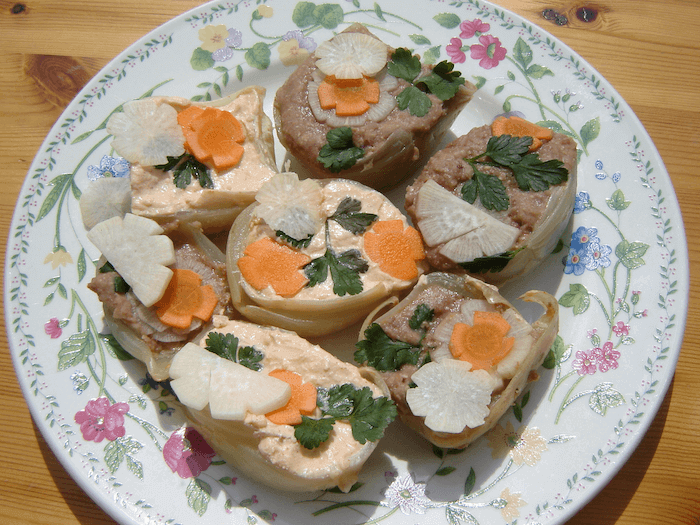 Tojáskrém ízű fűszeres tofukrém csicseriborsóval, mustárral és lilahagymával