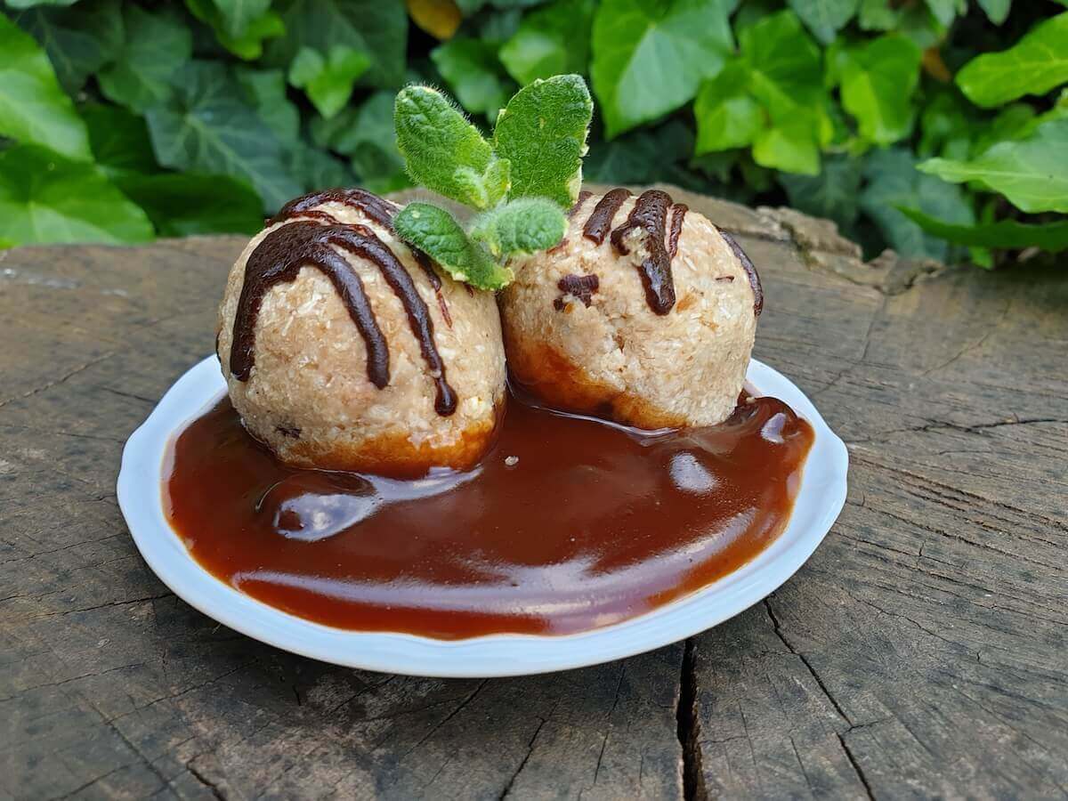 Makrobiotikus Szelídgesztenye golyó karobos öntettel