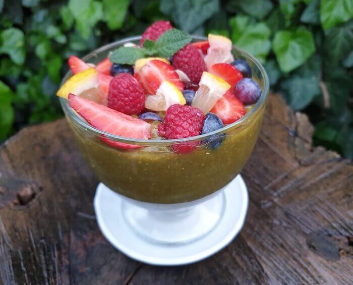 Rebarbarakrém gyümölcsökkel